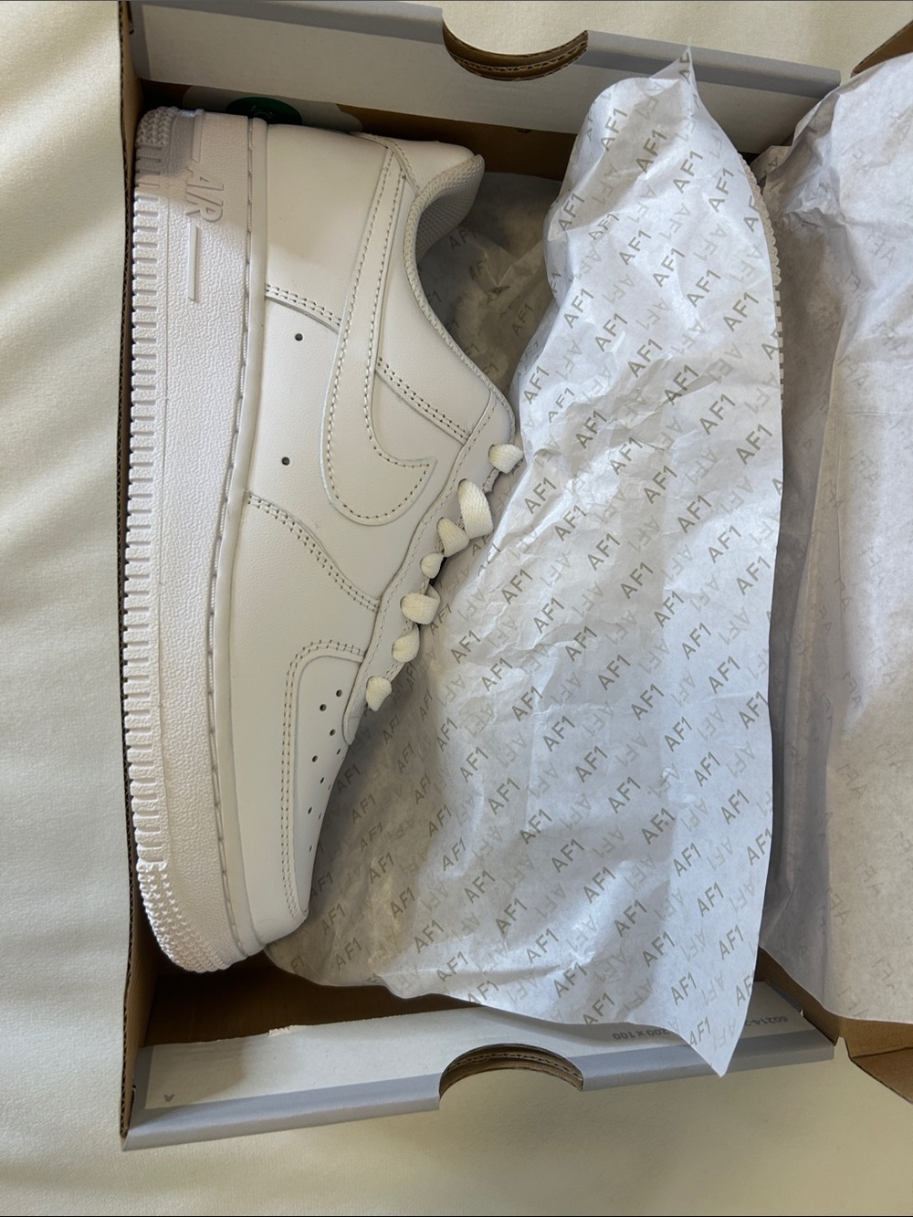 White nike Air Force 1